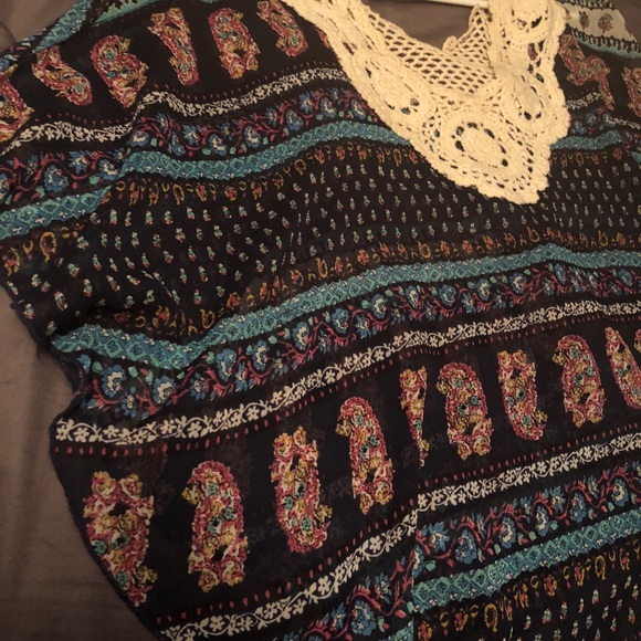 blouse - Picture 2 of 3